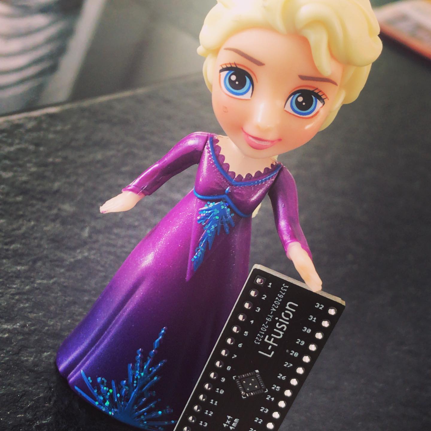 Elsa shows off her new QFN-adaptor for 4x8 with 0.4mm pitch. It is small af! Plan is to use it to solder a synth on a chip #ssi2130 on it for #breadboarding!  #sdiy #synthdiy #smt #soldering
